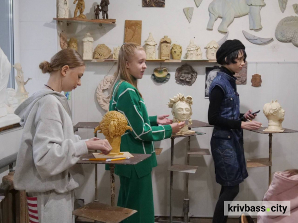 Його роботи знає кожен криворіжець: у місті відкрили меморіальну дошку скульптору Олександру Васякіну7