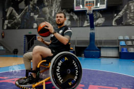 На Дніпропетровщині новостворена команда з баскетболу на кріслах колісних зібралась на перше тренування8