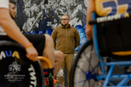 На Дніпропетровщині новостворена команда з баскетболу на кріслах колісних зібралась на перше тренування7