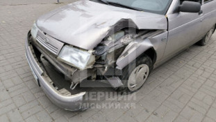 На мікрорайоні Зарічний зіткнулися мікроавтобус та легковик0