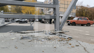 На мікрорайоні Зарічний зіткнулися мікроавтобус та легковик2