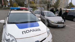 На мікрорайоні Зарічний зіткнулися мікроавтобус та легковик1