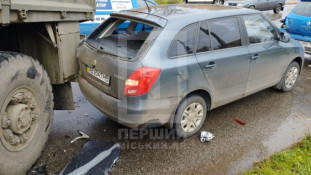 На перехресті вулиць Вільної Ічкерії та Дарвіна три легковики дістали пошкоджень від зіткнення з вантажівкою0