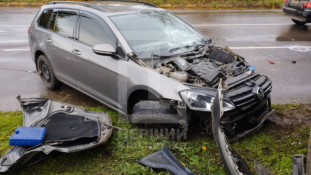 На перехресті вулиць Вільної Ічкерії та Дарвіна три легковики дістали пошкоджень від зіткнення з вантажівкою2