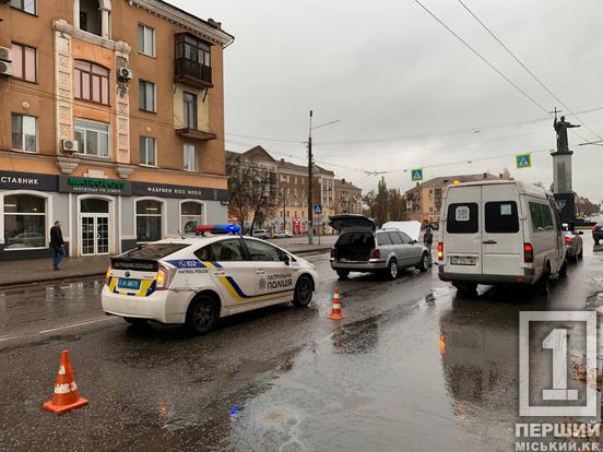 Не встиг загальмувати: у Кривому Розі Wolkswagen влетів у Toyota біля площі Володимира Великого1