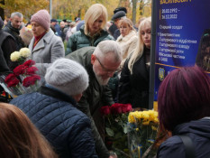 О. Вілкул: Місто завжди пам’ятатиме, якою ціною виборюється наша свобода.  У Центрально-Міському районі відкрили вже четверту Алею  Слави  3