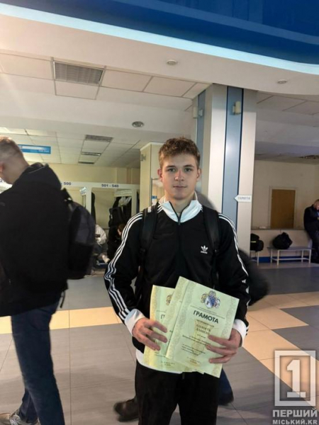 Отримав повний комплект нагород: Данило Сологуб з Кривого Рогу підкорив ЧО у Дніпрі з плавання1
