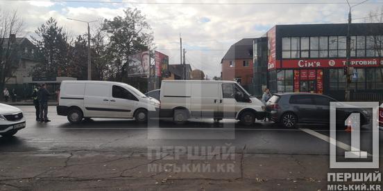 Ранок почався з ДТП: на проспекті Миру вдарилися Volkswagen, Ford та Peugeot3