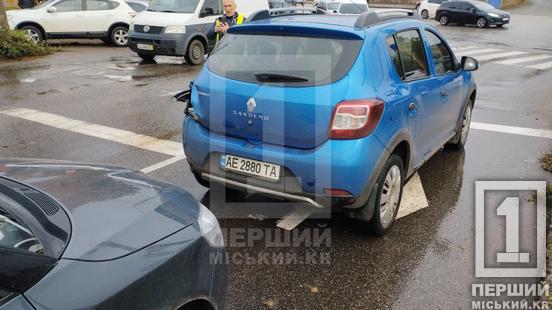 Слизька дорога не прощає помилок: на перехресті вулиць Вільної Ічкерії та Дарвіна ДТП з чотирма автівками6