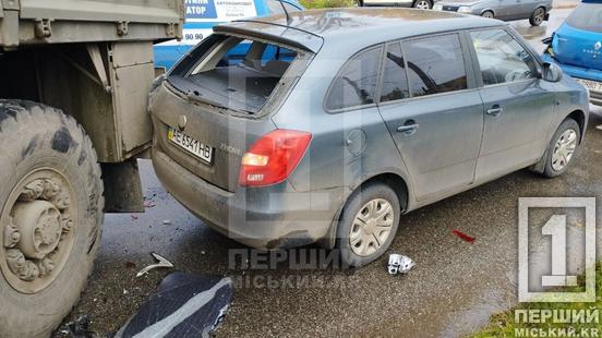 Слизька дорога не прощає помилок: на перехресті вулиць Вільної Ічкерії та Дарвіна ДТП з чотирма автівками4