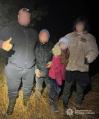 Блукали в лісі під дощем: на Дніпропетровщині понад добу шукали жінку з двома дітьми0