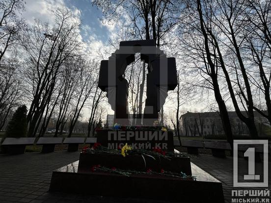 Борімося – поборемо: у Кривому Розі відбулося покладання квітів з нагоди Дня гідності та свободи7