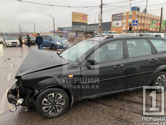 Частини від авто залишилися на дорозі: на Вільної Ічкерії не розминулися Chevrolet і Subaru4