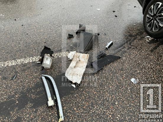 Частини від авто залишилися на дорозі: на Вільної Ічкерії не розминулися Chevrolet і Subaru3