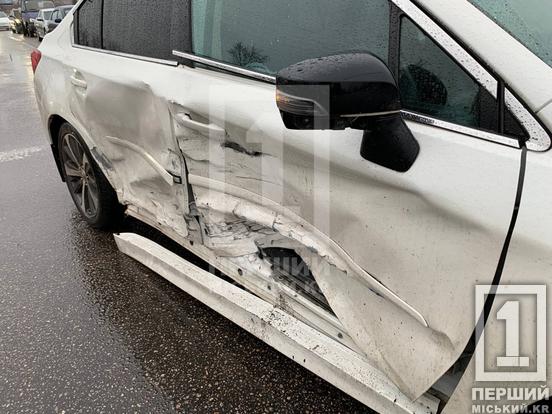 Частини від авто залишилися на дорозі: на Вільної Ічкерії не розминулися Chevrolet і Subaru5