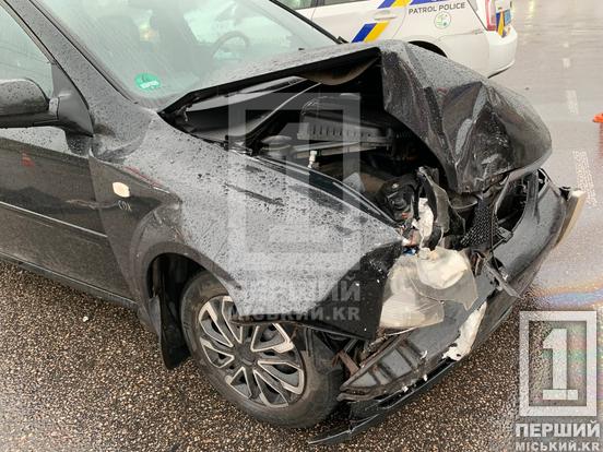 Частини від авто залишилися на дорозі: на Вільної Ічкерії не розминулися Chevrolet і Subaru2