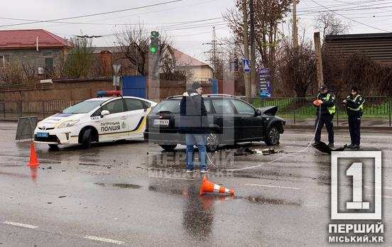 Частини від авто залишилися на дорозі: на Вільної Ічкерії не розминулися Chevrolet і Subaru