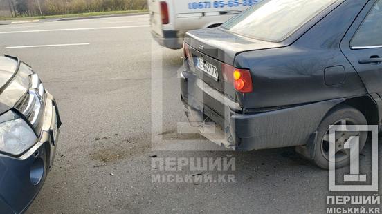 Ефект «доміно» в ділі: на Дніпровському шосе сталася потрійна ДТП з Volkswagen, Chery та Mitsubishi2