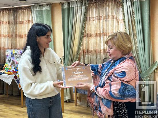 «Клубок добра»: криворіжці на майстер-класі вчилися в’язати іграшки для малюків поспішайок2