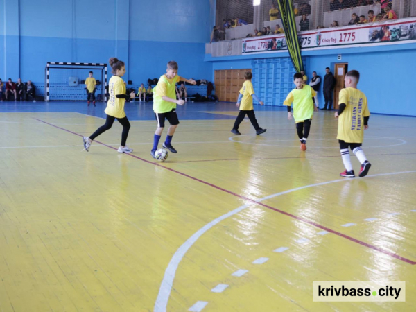 Команда «Нескорені» знову на п’єдесталі: у Кривому Розі відбулися ветеранські змагання з футзалу 4