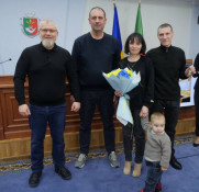 Кривий Ріг посилює впровадження сімейних форм виховання - ще дев’ять родин отримали ключі від нового житла для створення та розвитку дитячих будинків сімейного типу9