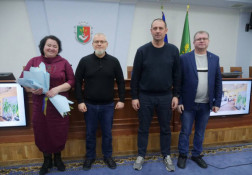 Кривий Ріг посилює впровадження сімейних форм виховання - ще дев’ять родин отримали ключі від нового житла для створення та розвитку дитячих будинків сімейного типу8