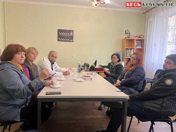 Волонтери Карітасу в кабінеті головлікаря Криворізької центральної районної лікарні