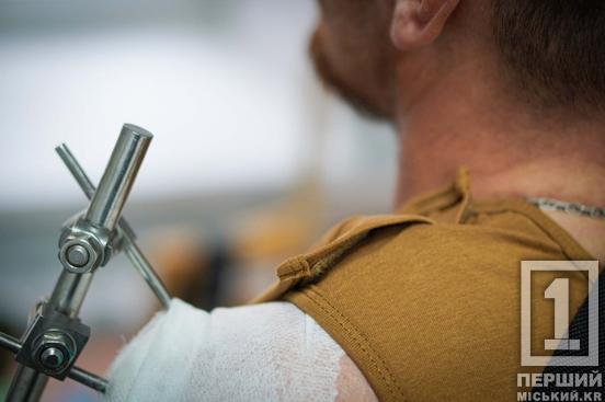 Менше болю – більше комфорту: в Україні почали видавати адаптивний одяг для поранених військових1