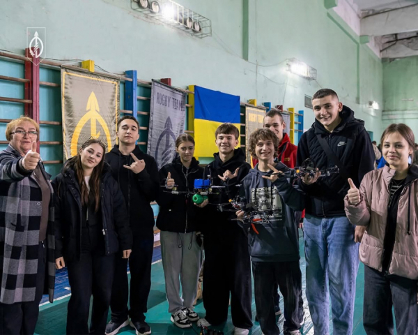 Молодь Кривого Рогу вчиться працювати з дронами: військові 129 ОВМБр провели тренінг для студентів3