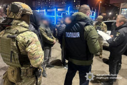 На Дніпропетровщині двоє зловмисників вимагали у підприємця неіснуючий борг0