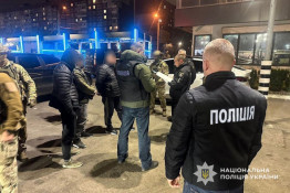 На Дніпропетровщині двоє зловмисників вимагали у підприємця неіснуючий борг6