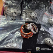 На Дніпропетровщині затримали посадовицю екологічної інспекції через незаконне збагачення2