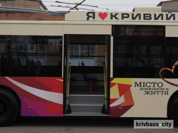 На вулицях Кривого Рогу з’явився новий гібридний тролейбус: як курсуватиме транспорт 2