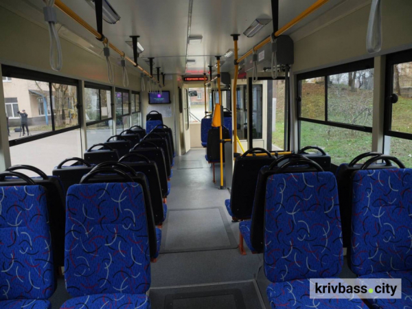 На вулицях Кривого Рогу з’явився новий гібридний тролейбус: як курсуватиме транспорт 3