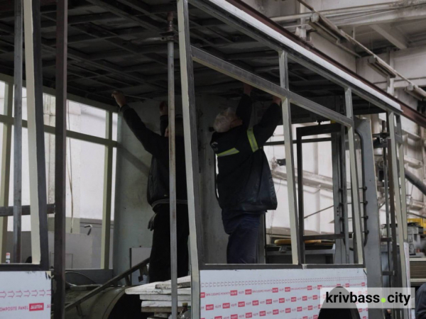 На вулицях Кривого Рогу з’явився новий гібридний тролейбус: як курсуватиме транспорт 4