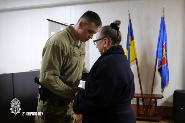 Нагороди посмертно: у Кривому Розі сім`ям полеглих нацгвардійців передали державні нагороди4