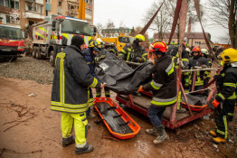 Наслідки ворожої атаки у Тернополі: з- під завалів будинку дістали ще трьох загиблих, загалом їхня кількість зросла до 31 людини4