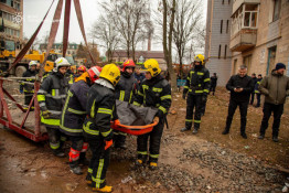 Наслідки ворожої атаки у Тернополі: з- під завалів будинку дістали ще трьох загиблих, загалом їхня кількість зросла до 31 людини5