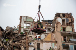 Наслідки ворожої атаки у Тернополі: з- під завалів будинку дістали ще трьох загиблих, загалом їхня кількість зросла до 31 людини0