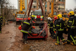 Наслідки ворожої атаки у Тернополі: з- під завалів будинку дістали ще трьох загиблих, загалом їхня кількість зросла до 31 людини3