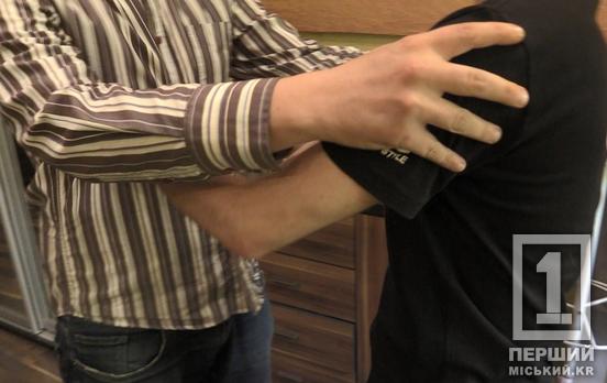 Не захотів скидатися на алкоголь і побив іменинника: у Кривому Розі суд виніс вирок чоловіку, який зіпсував чуже свято