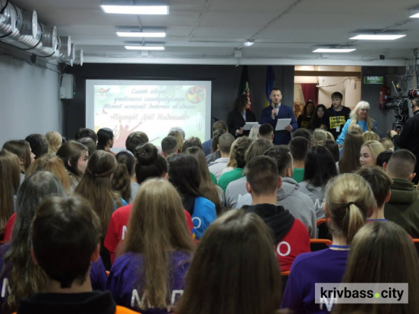 Нове покоління лідерів: школярі Кривого Рогу представили стратегію успіху на щорічному Саміті3