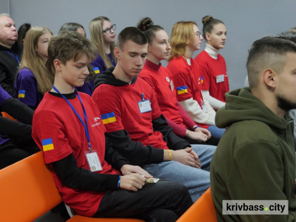 Нове покоління лідерів: школярі Кривого Рогу представили стратегію успіху на щорічному Саміті5