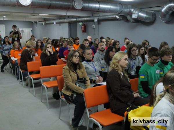 Нове покоління лідерів: школярі Кривого Рогу представили стратегію успіху на щорічному Саміті6