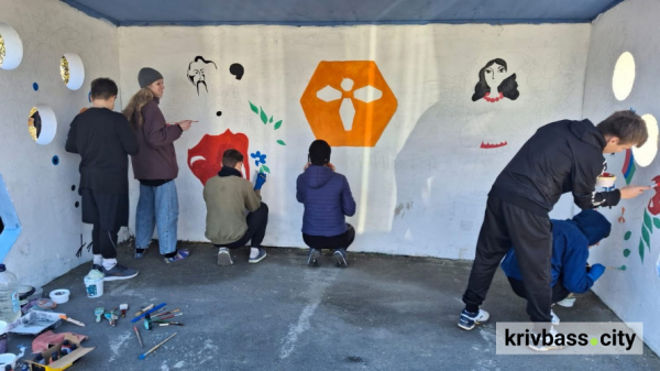 Проїхати повз неможливо: на Криворіжжі з’явилася найяскравіша зупинка громади 3