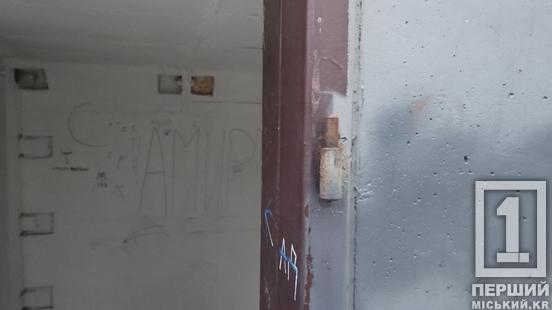 Самостійно таку «операцію» було б важко «провернути»: у Кривому Розі з укриття в парку Ювілейному зникли двері2