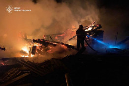 Сьогодні вночі на Чернігівщині дрон влучив у господарчу будівлю1