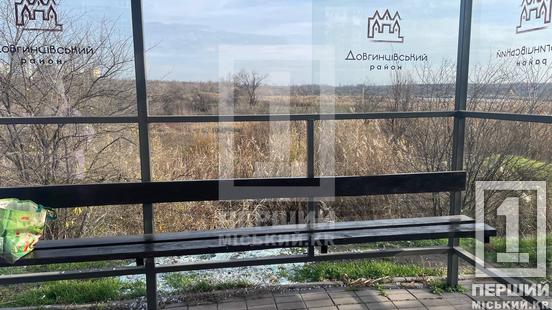 Така поведінка – злочин проти притомних людей: на Східному-1 зловмисники розтрощили зупинку1