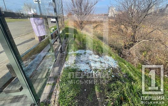 Така поведінка – злочин проти притомних людей: на Східному-1 зловмисники розтрощили зупинку