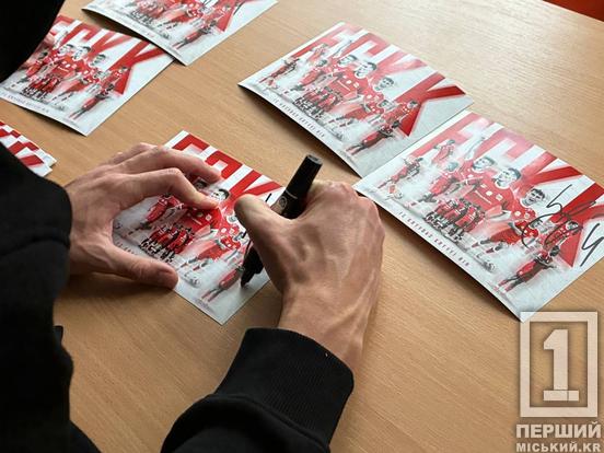 Тепло, мрії та автографи: у Кривому Розі футболісти «Кривбасу» та благодійники з RLS завітали до центру реабілітації дітей4